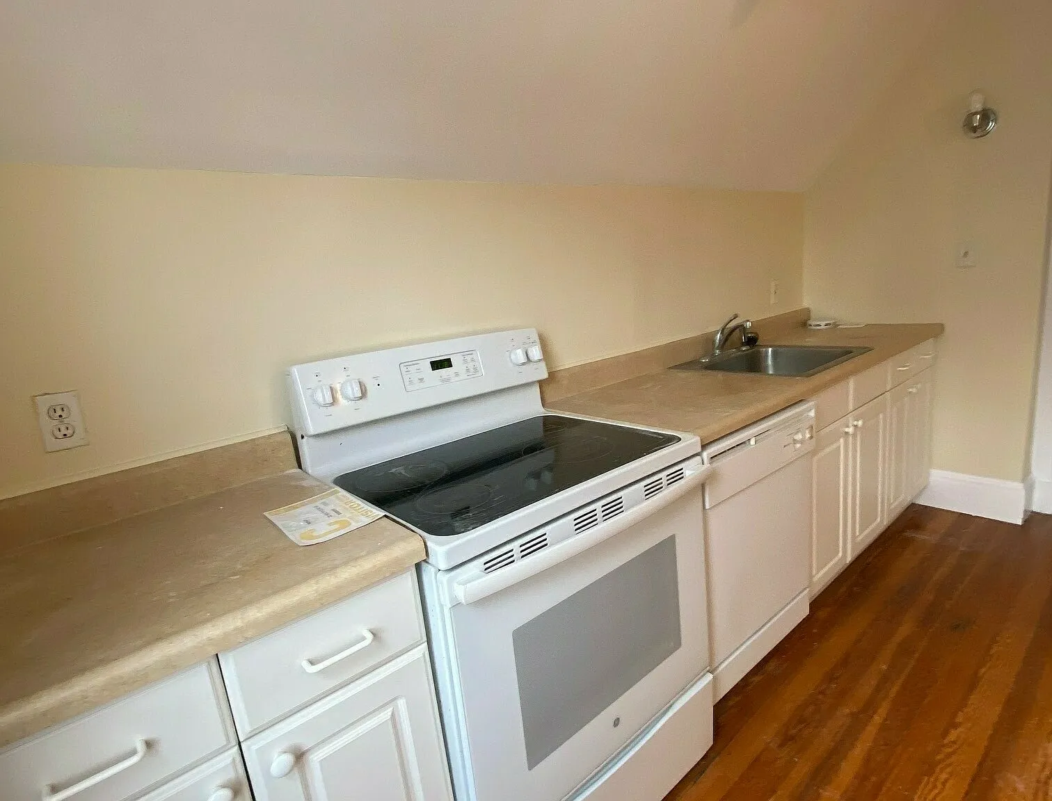 3 bed, 1200 sqft, $4,800 — Photo 2
