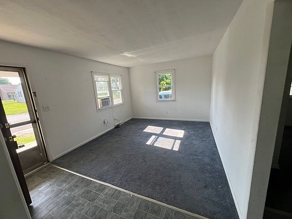 4th image of 934 Jackson St