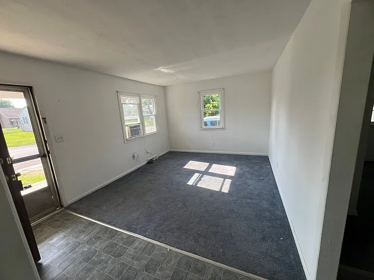 934 Jackson St — Photo 4