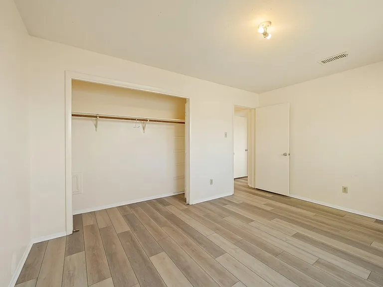 4330 Willow Beach Dr — Photo 31