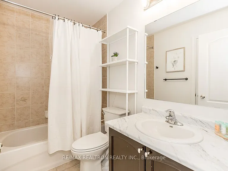 28 Donald Buttress Blvd W — Photo 31