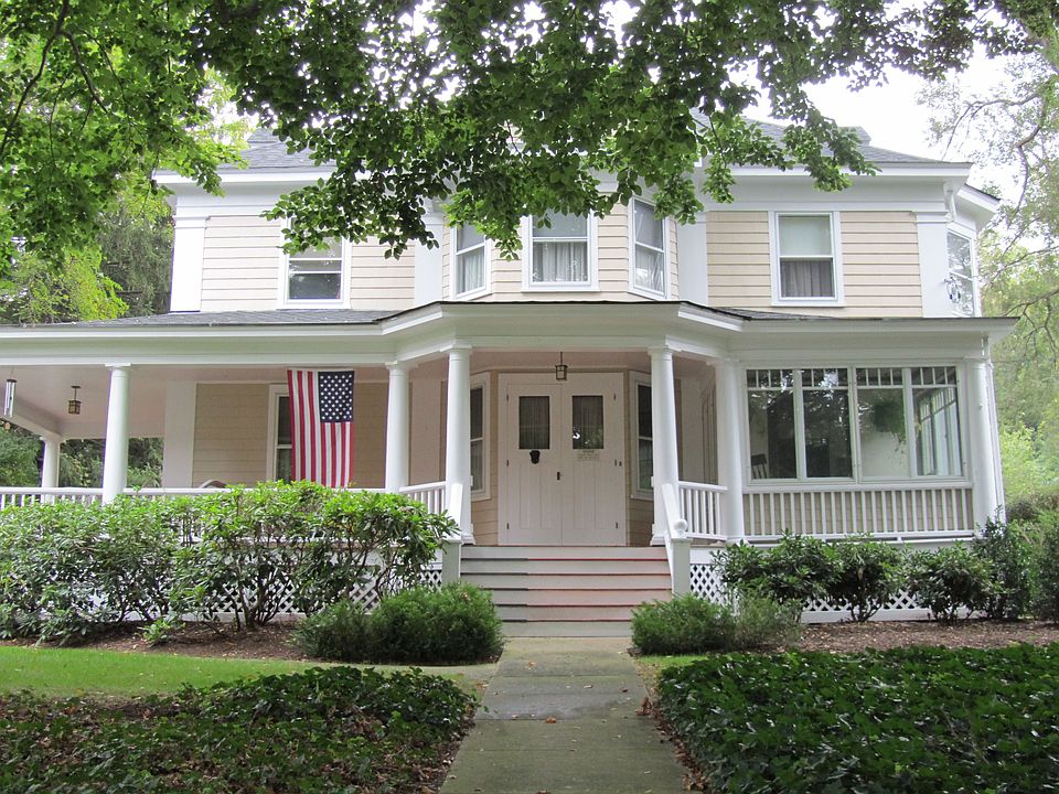 236 Christian Ave Stony Br