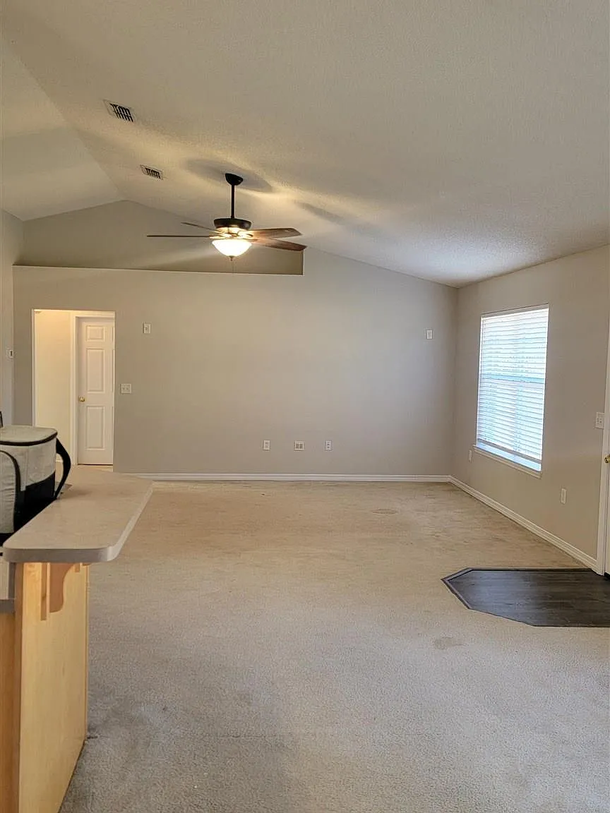 4 bed, 2.0 bath, 1815 sqft, $1,925 — Photo 3
