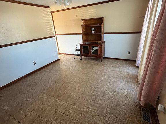 2nd image of 533 19th St