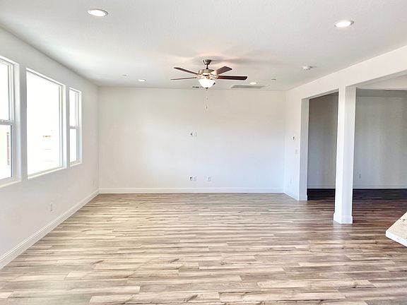 3rd image of 986 Skansen St