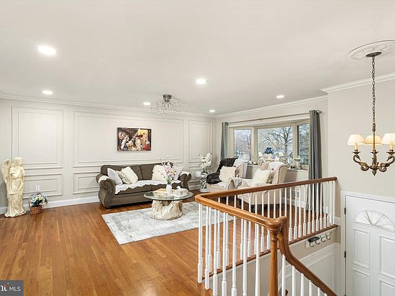 5th image of 93 Tudor Dr