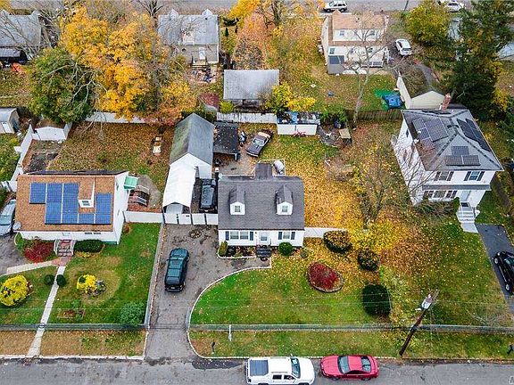 3rd image of 174 Lake Dr