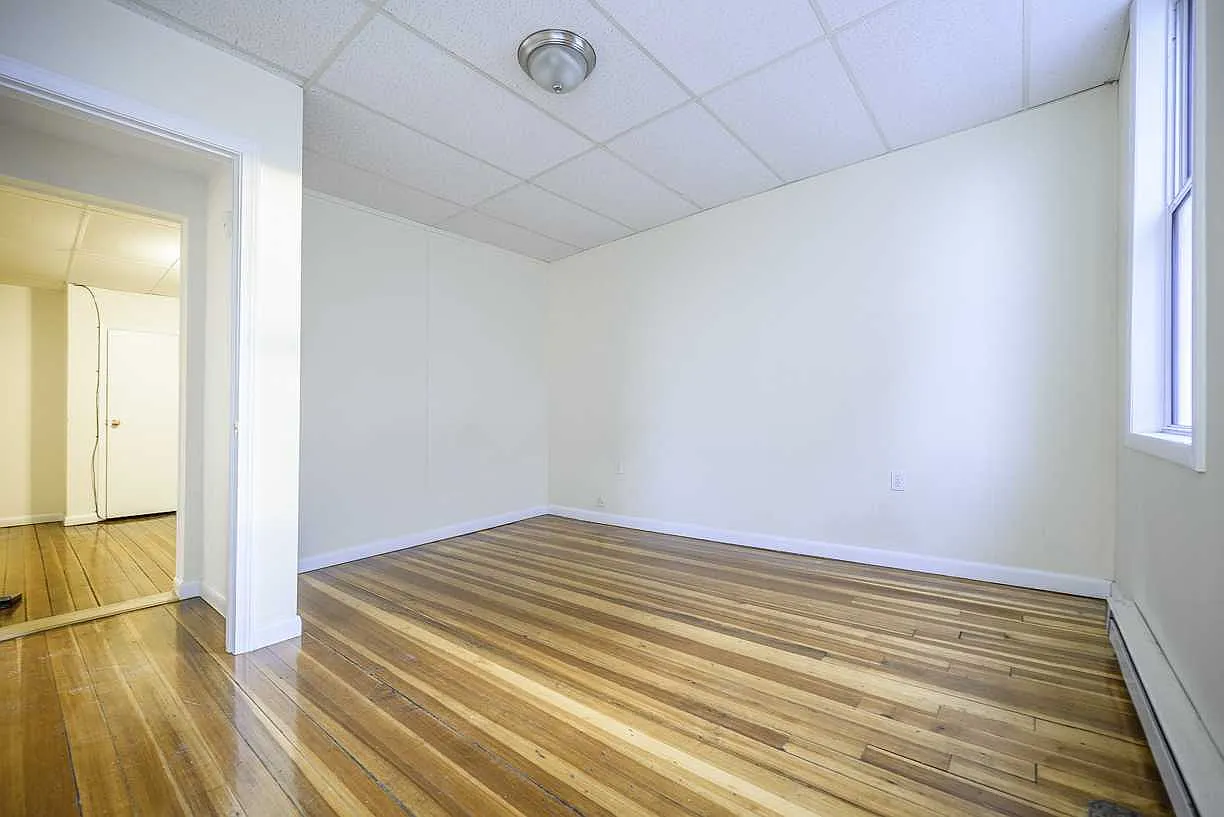 4 bed, $3,200 — Photo 4