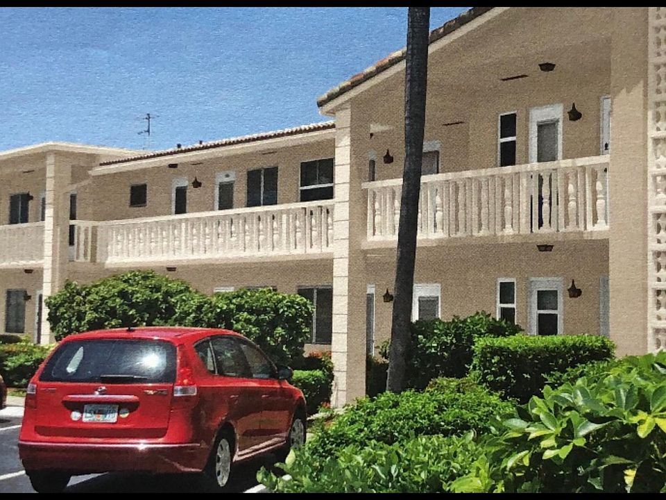 1st image of 2121 NE 42nd Ct #208