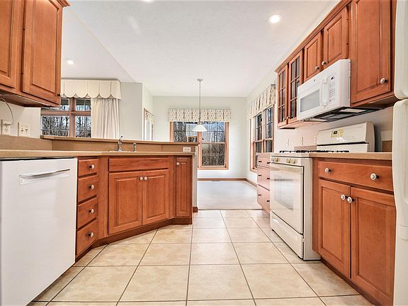 4th image of 209 River Park Dr
