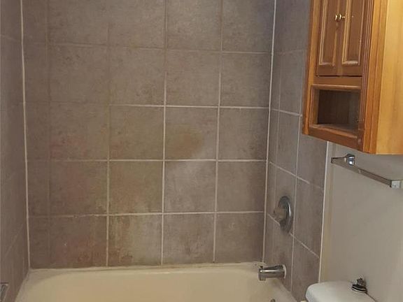 5th image of 3553 Boswell Ave