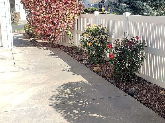 2nd image of 2002 Wyndham Park Dr