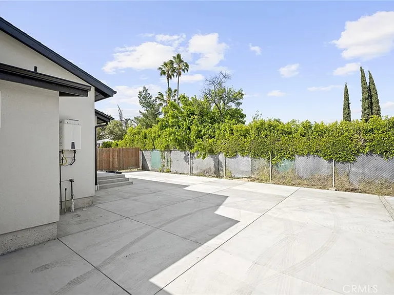 13721 Pierce St — Photo 25