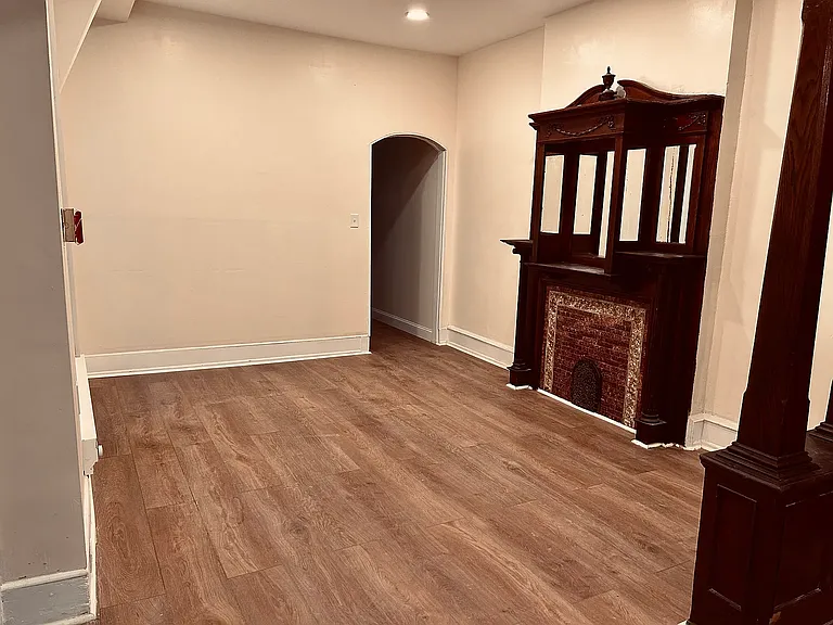 2810 Frankford Ave — Photo 5