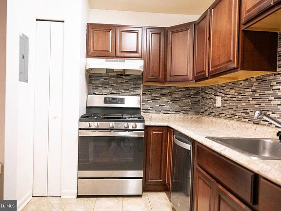 5th image of 200 Erin Way APT 204