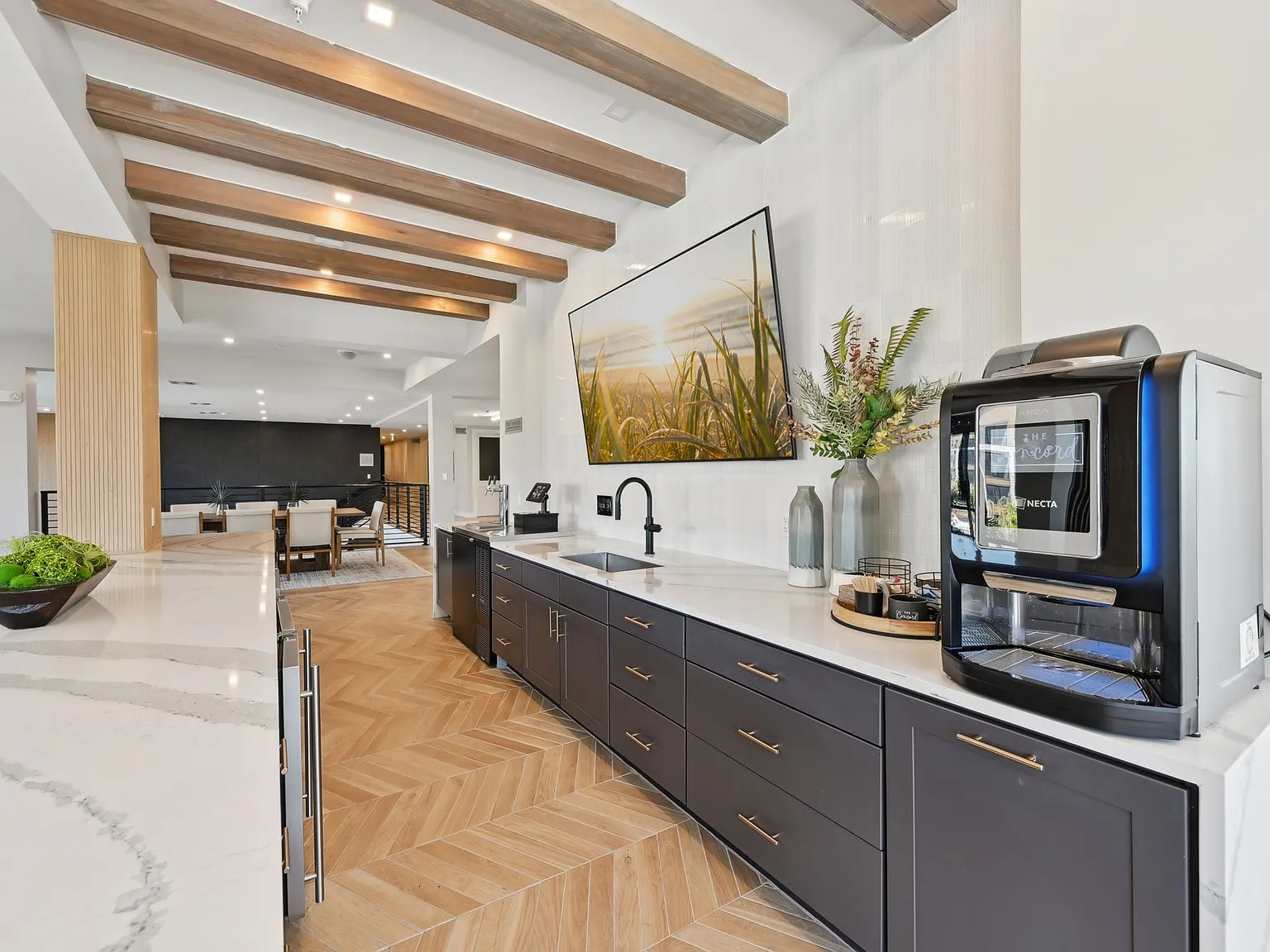 The Concord Luxury Apartments — Photo 3