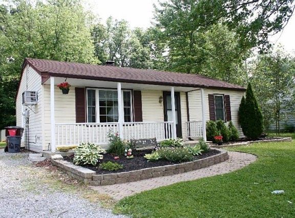 2nd image of 1825 Lois Ln