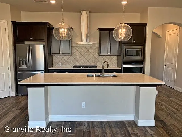 1712 N Ryan Ave photo 1