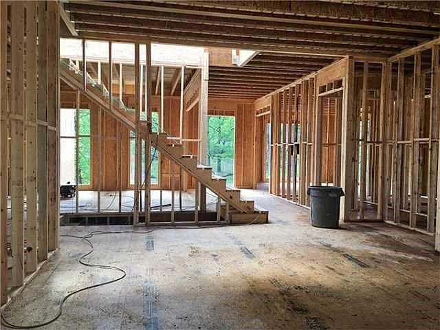 2nd image of 5455 Mount Vernon Pkwy