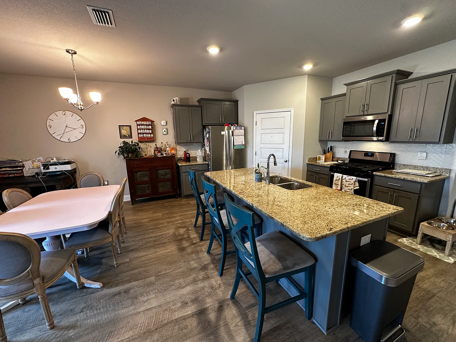 Available September!! 4 Bed / 2 Bath In Stonebridge!! — Photo 3