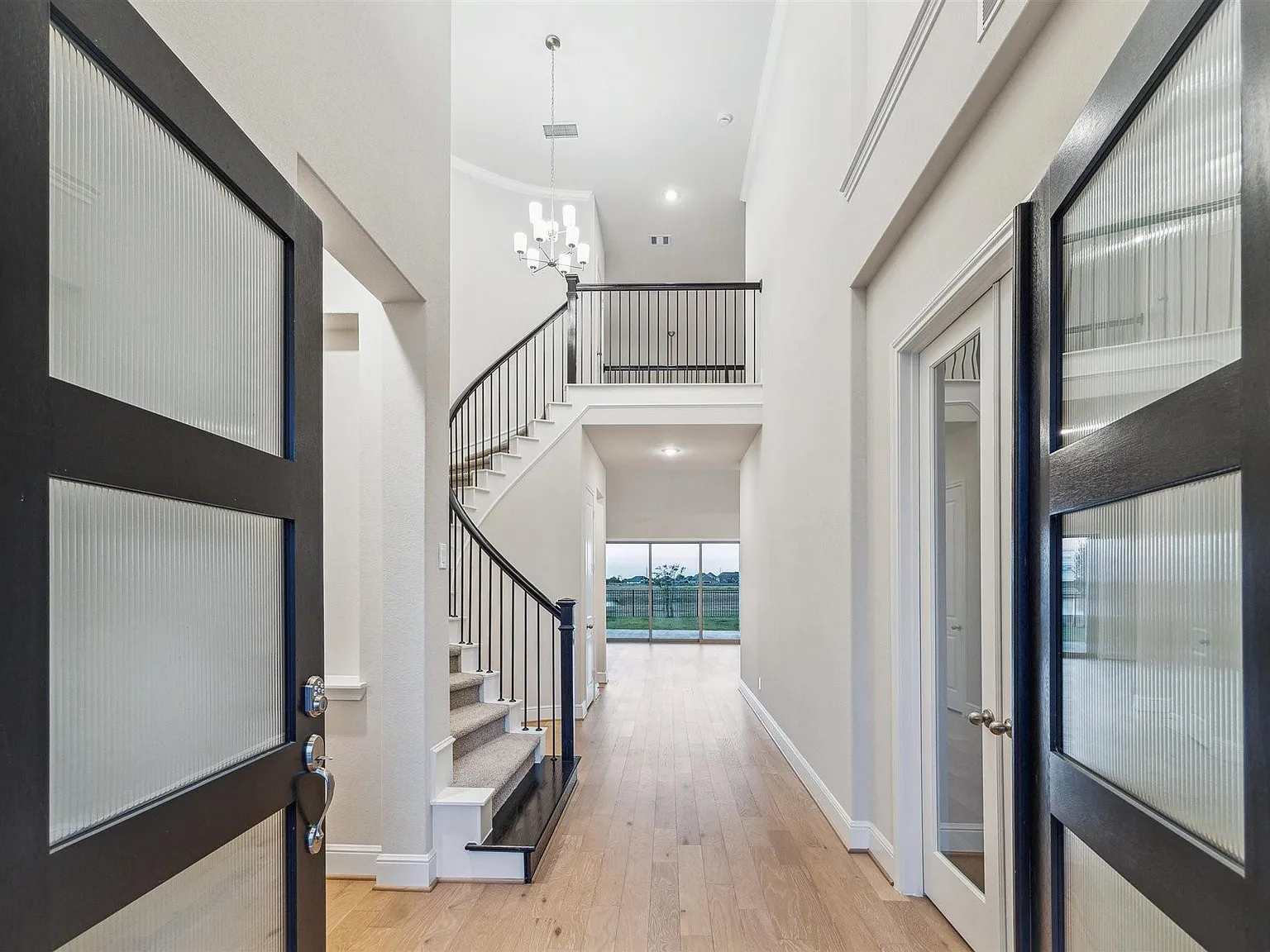 4 bed, 3.5 bath, 3659 sqft, $4,650 — Photo 4