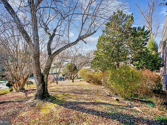 3rd image of 6144 Chesterbrook Rd