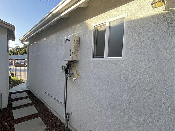 2nd image of 7256 1/2 N Figueroa St