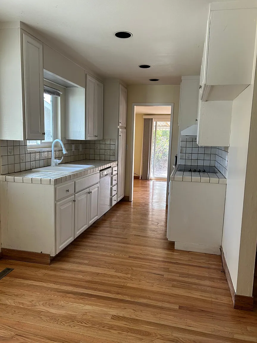 881 Lily Ave photo 1