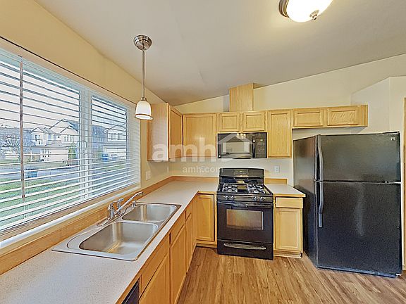 3rd image of 111 Tacoma Ave NW