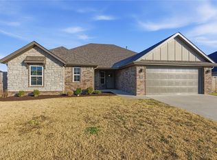 890 Fair Oaks St, Springdale, AR 72762