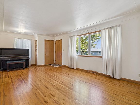 3rd image of 3709 Laurinda Dr