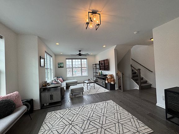 3rd image of 835 Lexington Cir E