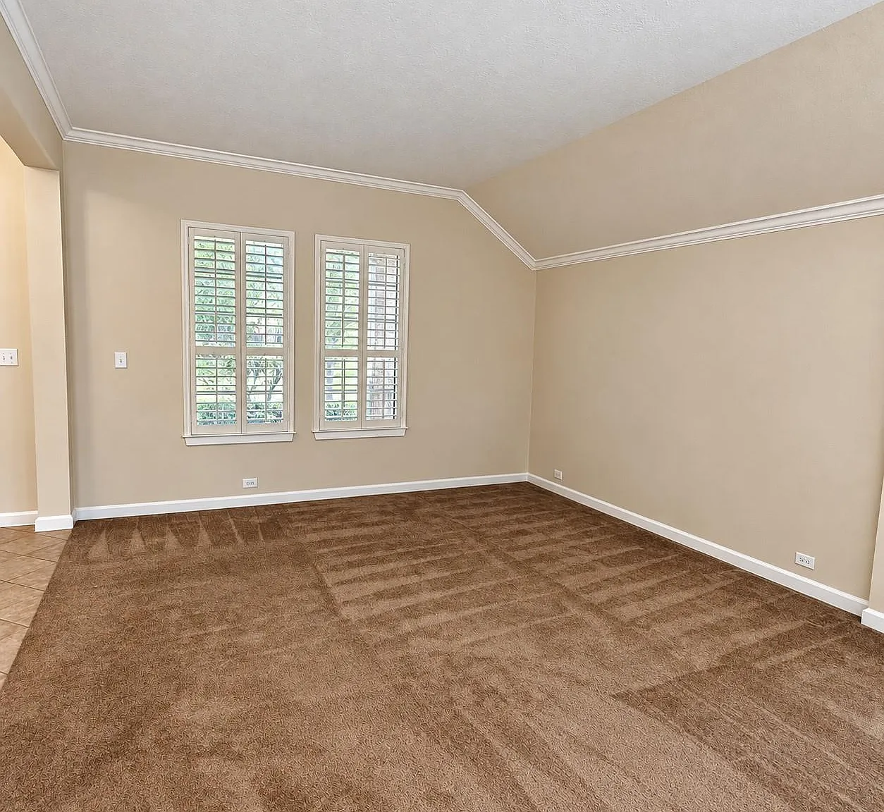 3 bed, 2.0 bath, 2992 sqft, $2,999 — Photo 4