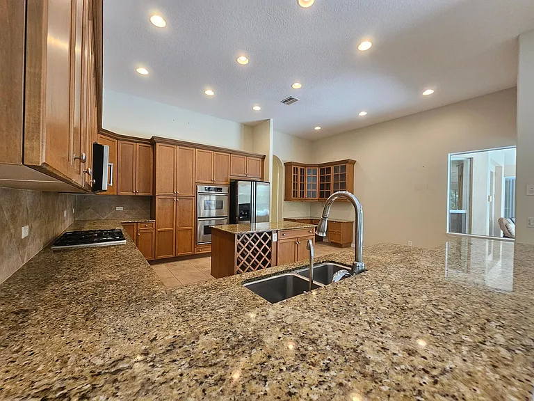 1107 Oxbridge Dr — Photo 39