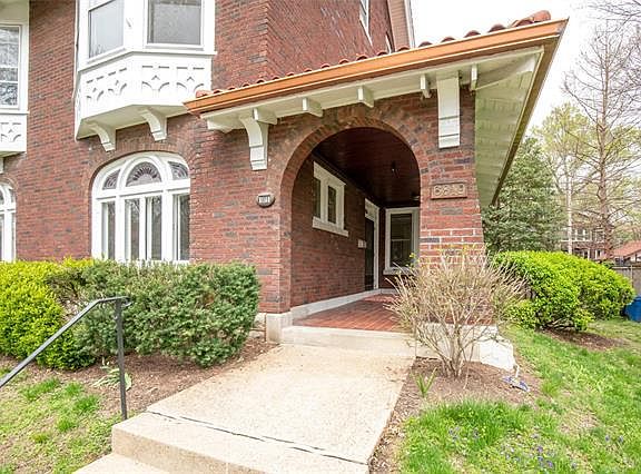 3rd image of 6819 Waterman Ave