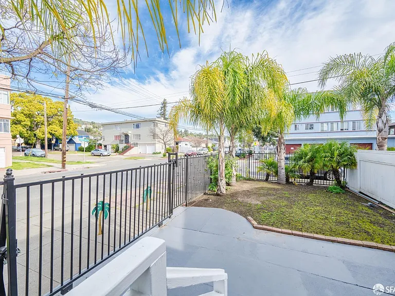 6029 Macarthur Blvd — Photo 37