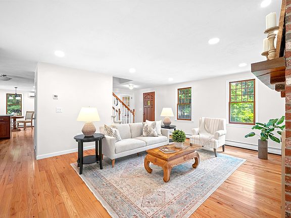 5th image of 10 McKinney Drive
