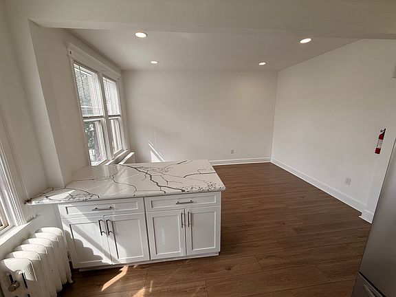 4th image of 23 Milton Ave Floor 1