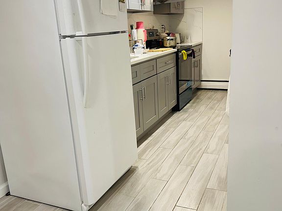 4th image of 11 Flower Ln