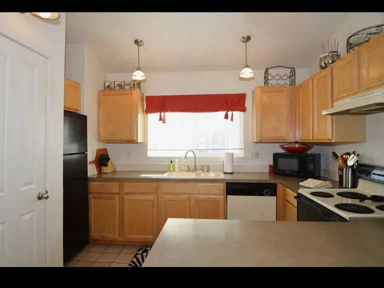 813 Arrowood St — Photo 3