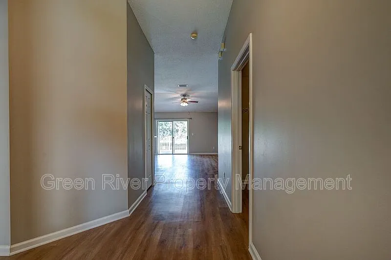 3 bed, 2.0 bath, 1649 sqft, $1,975 — Photo 3