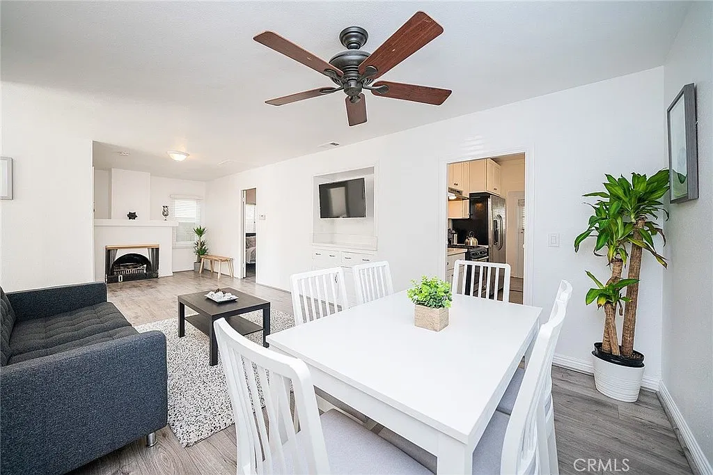 3 bed, 1276 sqft, $3,350 — Photo 2