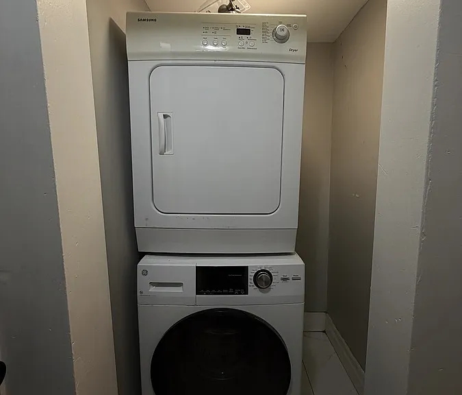 3403 Peter St #4 — Photo 10