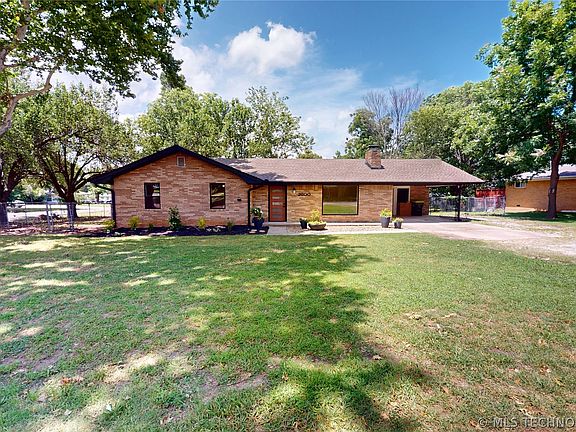 3rd image of 2600 Woodland Dr