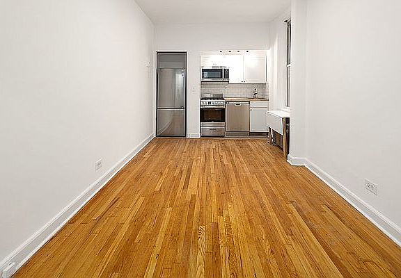 3rd image of 57 W 58th St APT 9F