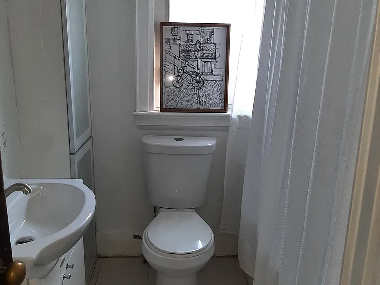180 Dufferin St #UPPER — Photo 13