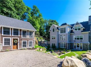 17-19 E Hills Rd, Westerly, RI 02891