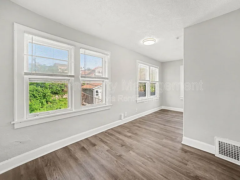 5114 Brooklyn Ave — Photo 8