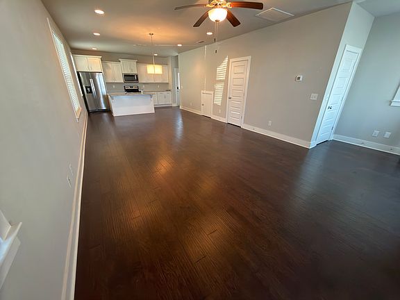 3rd image of 792 Cottage Park Dr