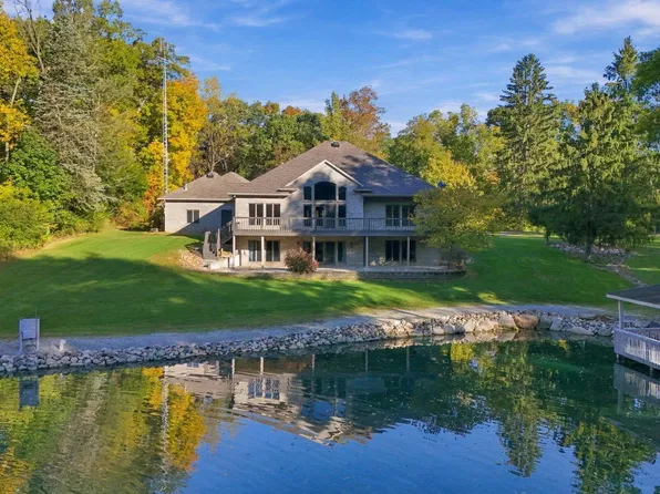 315 E Feather Valley Rd, Fremont, IN 46737